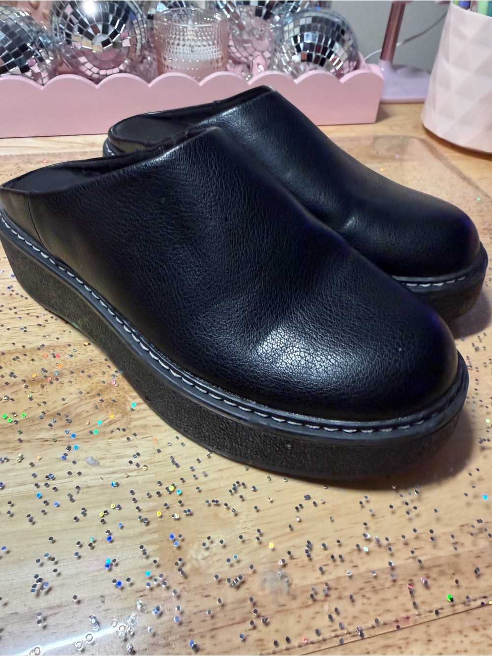 Universal Thread Black Platform Mule Clogs
